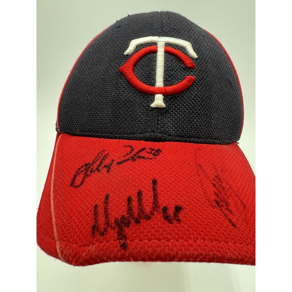 Minnesota Twins New Era Authentic Collection Signed Fitted Hat Cap S/M MLB
